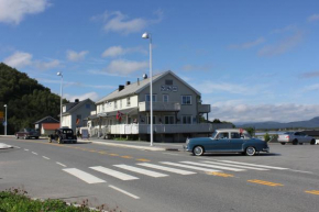 Ulvsvåg Gjestgiveri og Fjordcamping AS